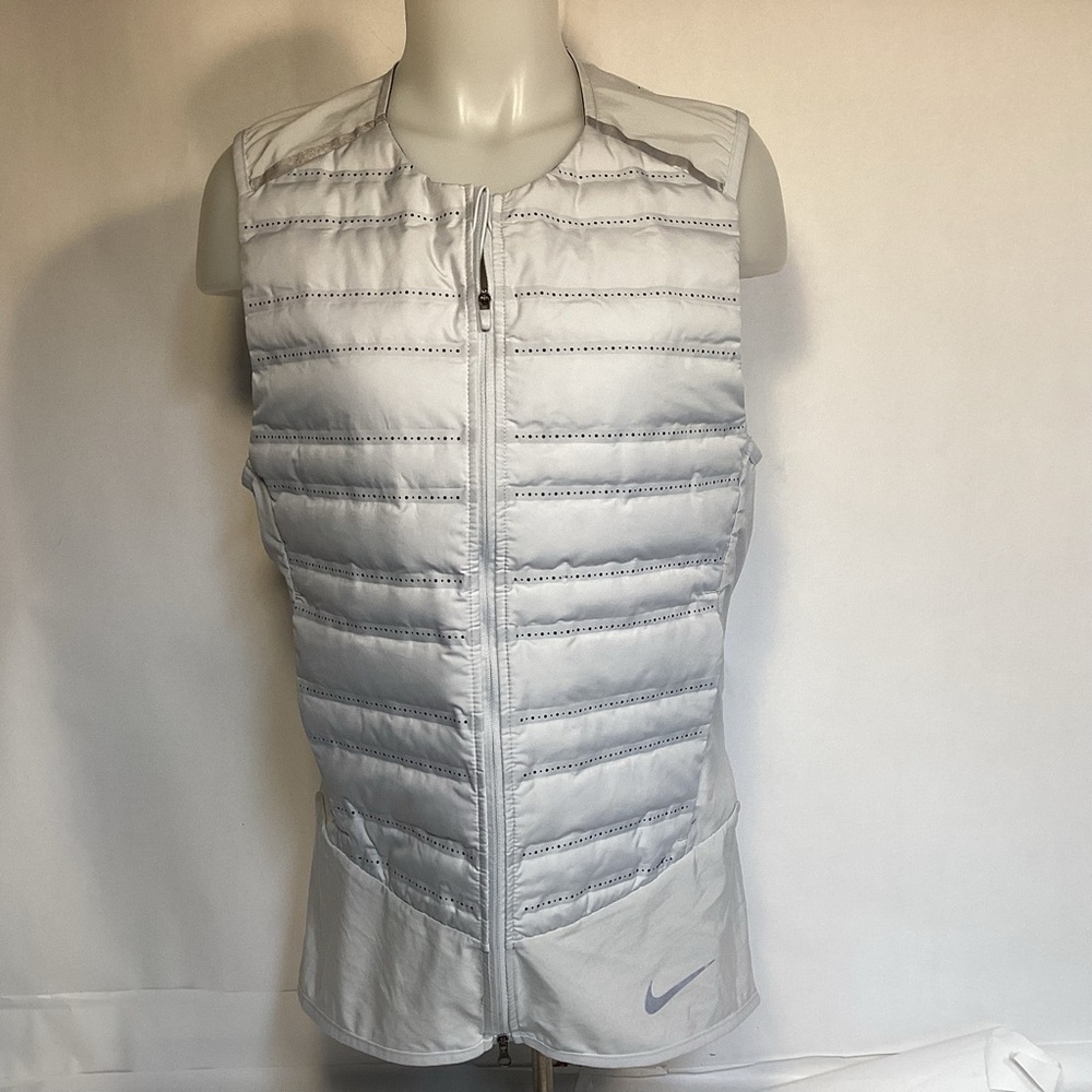 Nike Running Aeroloft Women’s Silver Puffer Vest size medium